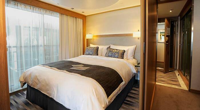 Viking Longship Explorer Suite 3.jpg
